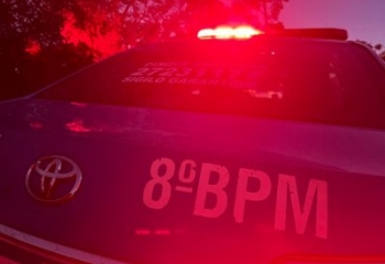 Mulher em surto joga cachorro do segundo andar e acaba presa em São João da Barra