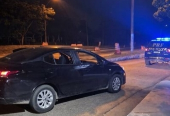 Carro furtado em São Paulo é recuperado pela PRF após perseguição em Campos