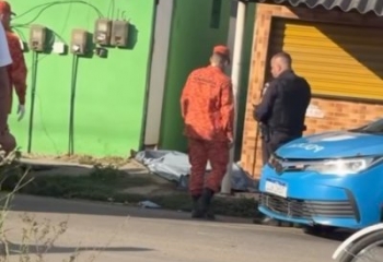 Batida de moto contra muro deixa um morto e um ferido, em Campos