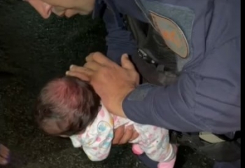 Bebê de 28 dias é salva por policiais após engasgar com leite materno em Campos