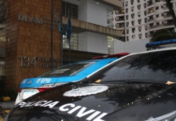 Mulher é sequestrada em estacionamento de shopping e tem R$ 9 mil roubados em Campos