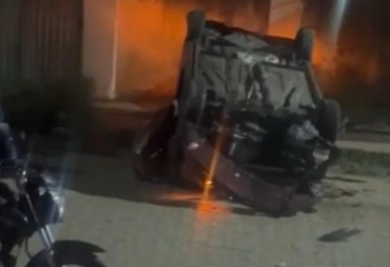 Três pessoas ficam feridas após carro capotar às margens da BR-101 em Campos 