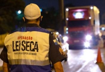 Motorista é preso por embriaguez ao volante durante blitz da Lei Seca em Campos