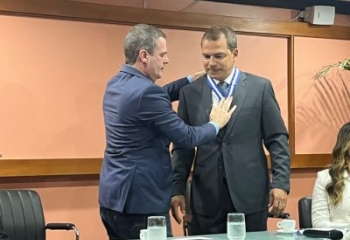 Prefeito de Campos recebe a Medalha Tiradentes, maior honraria do Estado
