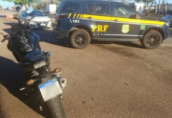 PRF recupera duas motos clonadas durante fiscalizações na BR-101, em Campos