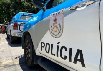 Mulher é presa após atingir companheiro com pedradas