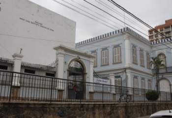 Governo do Rio publica decreto que garante piso nacional para professores