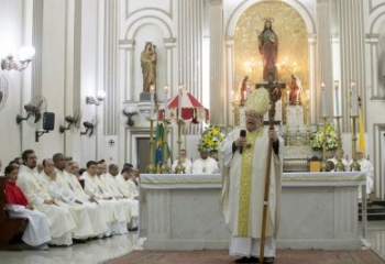 Bispo Dom Roberto celebra 15 anos de governo pastoral e recebe Diploma Cristo Redentor 