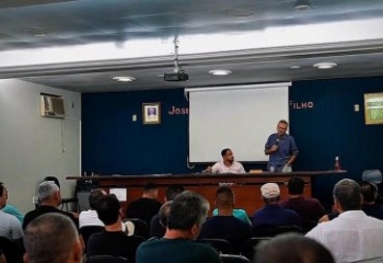 Após encontro com ceramistas em Campos, Eduardo Paes promete valorizar quem produz