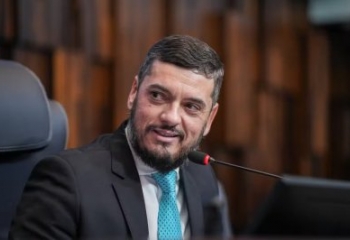 Moraes nega pedido da defesa e mantém julgamento virtual de Rodrigo Bacellar no STF