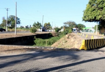 Prefeitura instala barreiras de concreto e intensifica prevenção no Canal do Saco