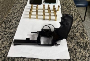 PM reage a ameaça, efetua disparos e prende três suspeitos durante ação