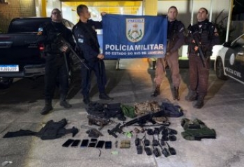 PM prende seis homens e apreende menor com armas e granadas