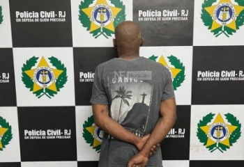 Homem com mandado por homicídio e tráfico de drogas é preso em Guarus