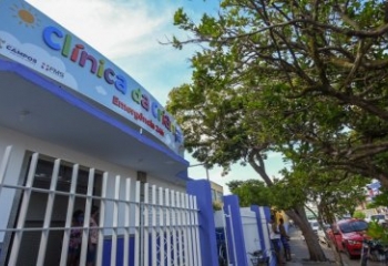 Recém-nascida de um mês é salva por policiais após engasgo com leite materno em Campos