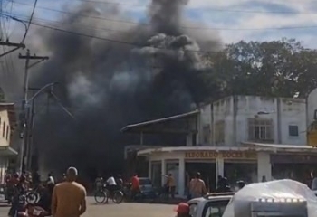 Casa pega fogo e mobiliza Corpo de Bombeiros em Guarus 