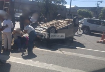 Colisão seguida de capotamento deixa dois feridos na BR-101, em Campos