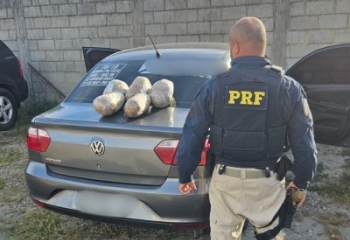 Polícia apreende drogas escondidas no cilindro de GNV