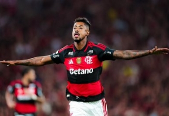 Flamengo vence o Vitória pelo Brasileirão 