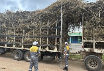 Município realiza fiscalização de caminhões que transportam cana-de-açúcar