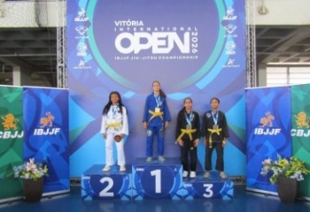 Campista, lutadora de Jiu-Jitsu conquista medalha de ouro no Vitória International Open 2026