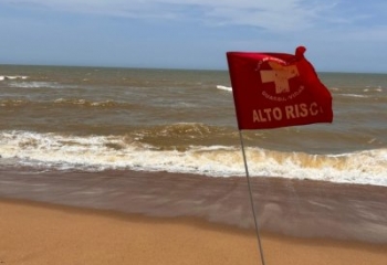 Marinha alerta para ressaca com ondas de até 2,5 metros em Campos