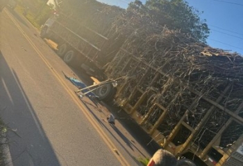 Caminhoneiro morre atropelado ao desembarcar para verificar pneu na RJ-224