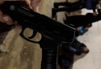 Tentativa de roubo termina com dois presos e simulacro de pistola apreendido em Campos