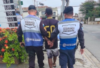 Foragido por envolvimento com o tráfico é capturado em Campos 