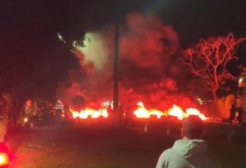 Manifestação causa interdição total e congestionamento na BR-101, em Campos