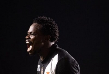 Vasco vence o Vitória e larga na frente na Copa do Brasil