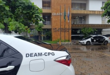 Mulher é arrastada para matagal e violentada após sair de bar em Guarus