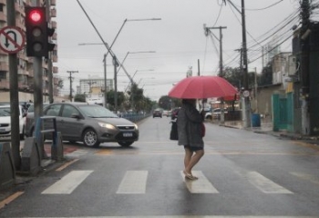 Volume de chuva ultrapassa 51 milímetros em Campos, mas previsão indica melhora no tempo