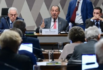 CCJ do Senado aprova texto-base de PEC que põe fim à escala 6x1