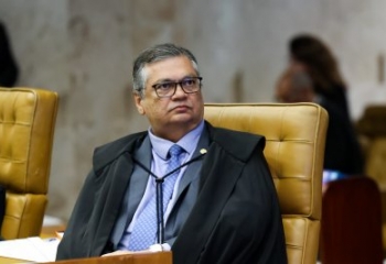 Em meio à crise no STF, Flávio Dino questiona propostas de encerramento de investigações