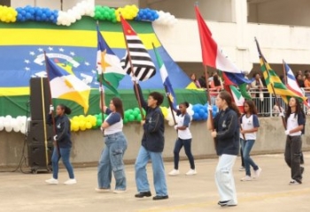 Desfile do Mês da Pátria reúne escolas e bandas na Penha nesta sexta
