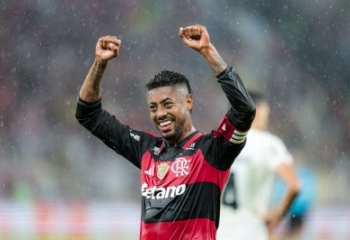 Flamengo vence o Corinthians e reassume a liderança do Brasileirão