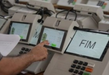 TRE-RJ inicia preparação e lacração de 42 mil urnas eletrônicas para as eleições