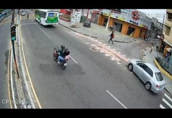 Videomonitoramento de Campos flagra moto clonada e condutor é autuado em flagrante