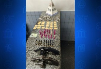 Após denúncia de homens armados, polícia apreende revólveres e drogas em Campos