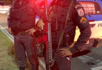 Após esfaquear homem, suspeito é agredido a pauladas por traficantes, em Campos