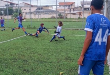 Goytacaz e Prefeitura oferecem aulas gratuitas de futebol para jovens