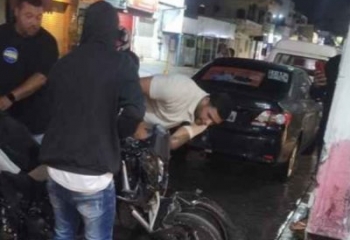 Jovem morre após perder controle da moto e atingir poste 