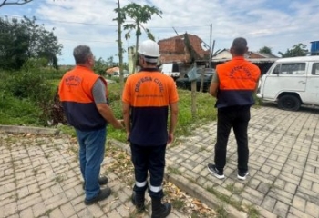 Defesa Civil realiza vistorias após chuva e fortes ventos em localidade de Campos