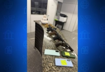 Grupo suspeito de planejar ataque é preso com armas após perseguição e acidente em Campos 