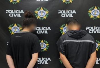 Bebê de 8 meses morre após suspeita de asfixia; mãe e padrasto são presos