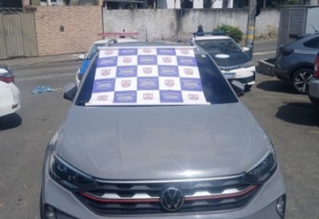 Dois homens são presos com carro roubado e clonado em Guarus
