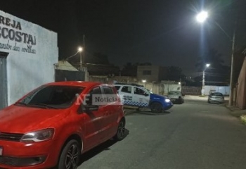 Homem é morto a tiros enquanto consertava moto em Guarus; carro usado no crime foi apreendido