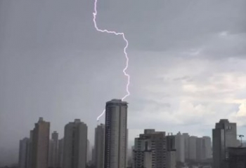 Campos está entre as cidades com maior número de clientes afetados por raios