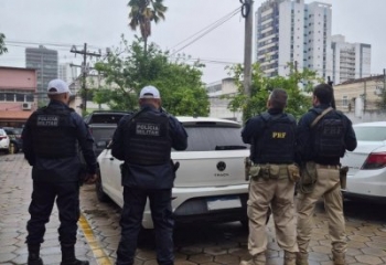 PRF localiza suspeito após abordagem a veículo clonado em Campos 